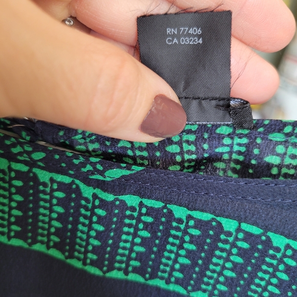 Club Monaco 100% Silk Long Sleeve Top Blouse‎ Shirt LIKE NEW Size XS - Picture 7 of 8